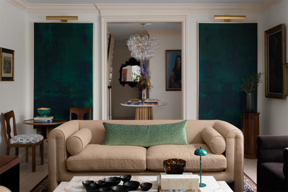 What Makes Symmetrical Space Layouts So Effective